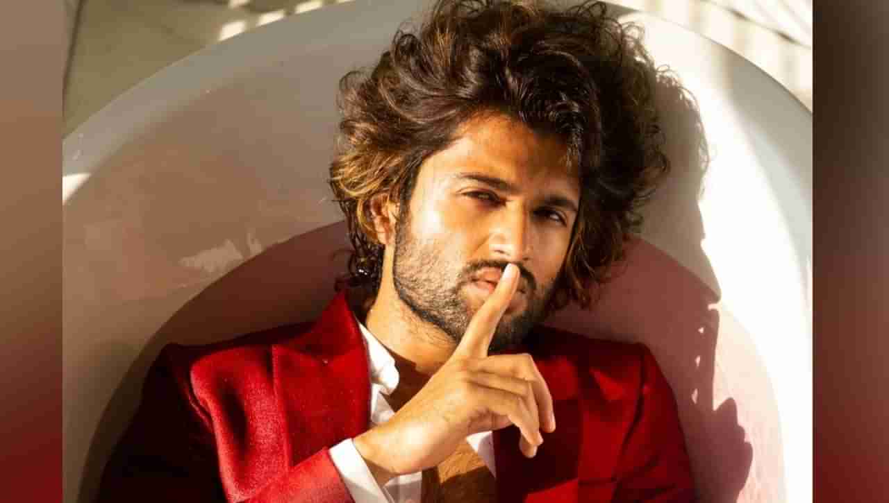 Vijay Devarakonda: రౌడీ హీరో క్రేజ్‌కు ఇది మరో ఉదాహరణ.. టాప్‌ హీరోలను సైతం వెనక్కి నెట్టేసి మరీ..