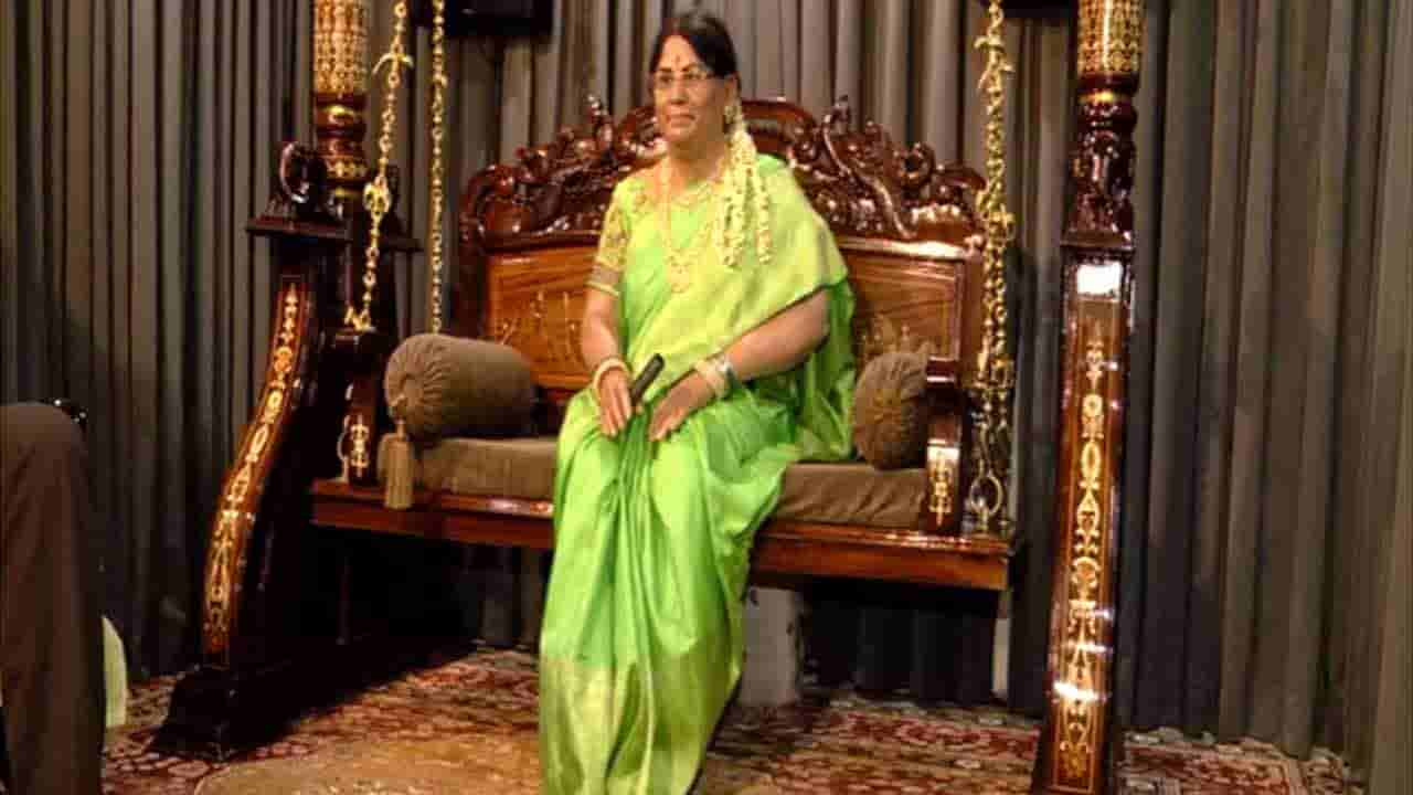 Andhra Pradesh: 40 ఏళ్ల బంధంలో విషాదం.. భార్య మైనపు బొమ్మతో భర్త సంతోషం..