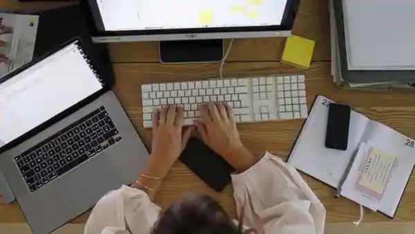 Work From Home Again: మళ్ళీ ఆఫీసుల నుంచి ఇంటికి.. కార్పోరేట్ ప్రపంచంపై కరోనా మూడో వేవ్ క్రీనీడ!