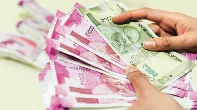 ఈ కార్డులో ప్రత్యేకంగా వ్యాపార సేవలను కూడా పొందవచ్చు. అంతేకాకుండా ఈ కార్డు ద్వారా వినియోగదారులు అదనంగా రూ.10 లక్షల వరకు ప్రమాద బీమా కవరేజీని, త్రైమాసికానికి 2 దేశీయ ఎయిర్పోర్ట్ లాంజ్ యాక్సెస్, ఇతర రివార్డ్లను పొందుతారని బ్యాంక్ తెలిపింది.
