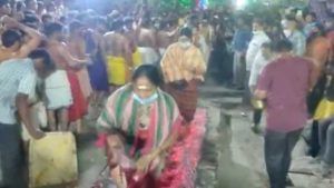 Andhra Pradesh: నిప్పుల గుండం తొక్కేందుకు మహిళా భక్తుల పోటీ.. ఎందుకంటే..?