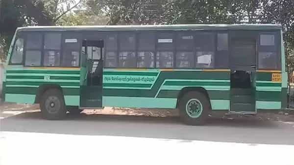 Andhra Pradesh: బస్సులో ప్రయాణిస్తున్న పెళ్లి బృందం.. పోలీసులు ఆపగానే అందరూ ఎస్కేప్.. ఎంక్వైరీ చేయగా...