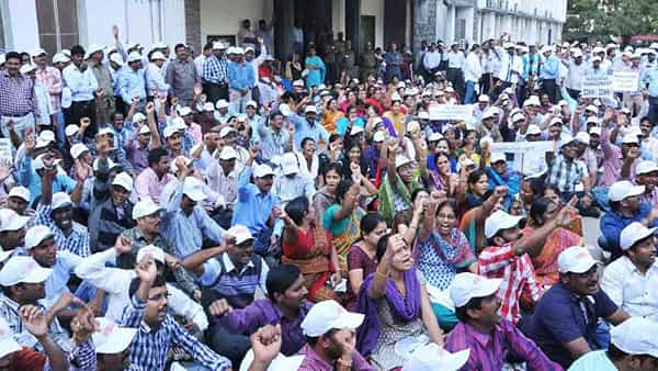 Andhra Pradesh : ఉద్యోగ సంఘాలతో ప్రభత్వ చర్చలు సఫలం.. సమ్మె విరమణ