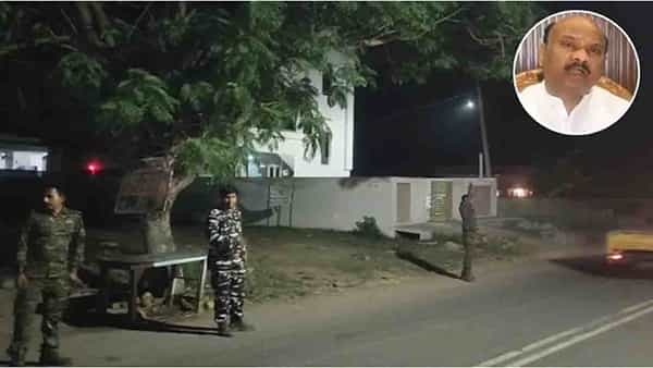 Andhra Pradesh: మాజీ మంత్రి కోసం పోలీసుల పడిగాపులు.. ఆయన అరెస్ట్ తప్పదా?