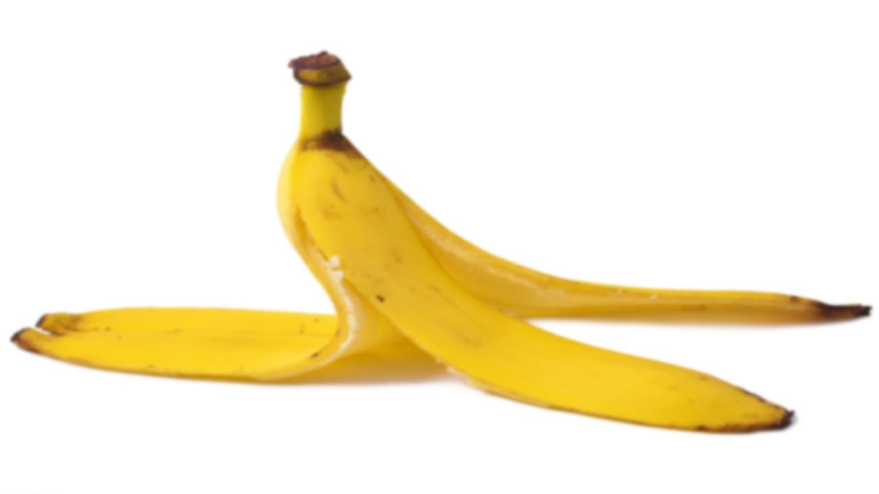 Banana Peel: తొక్కే కదా అని తీసిపారేయకండి.. దానితో ఎన్నో లాభాలు ఉన్నాయి.. అవి ఏంటంటే..