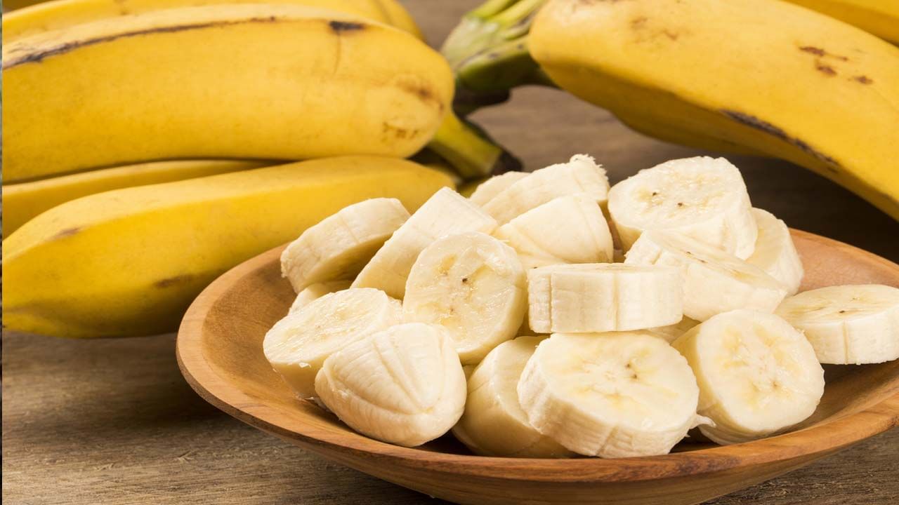Bananas: అరటిపండుతో లెక్కకు మించిన ప్రయోజనాలు.. కానీ వారికి మాత్రం చాలా అంటే చాలా డేంజర్