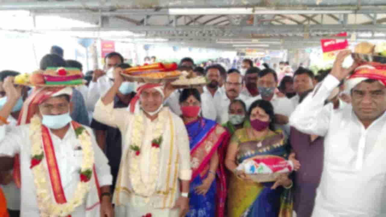 Vasantha Panchami: బాసరలో వసంత పంచమి శోభ.. భక్తులకు చదువుల తల్లి అద్భుత దర్శనం