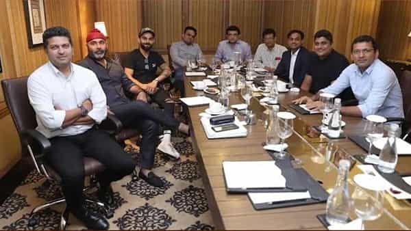 Sourav Ganguly: జట్టు ఎంపికలో బీసీసీఐ అధ్యక్షుడు గంగూలీ పాత్ర ఉందా.. వైరల్ అవుతున్న ఫొటో..