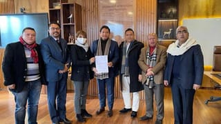 తమిళ పాలిటిక్స్‏లో రీసౌండ్ చేస్తున్న ఆ హీరో.. నాకో లెక్కుంది అంటోన్న ఆ స్టార్ ఎవరో తెలుసా..