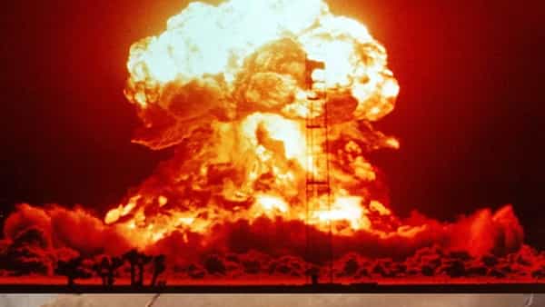 Bomb Blast: ఇంట్లో పేలిన బాంబు.. ఒకరు మృతి.. బాంబు పేలిన శబ్ధానికి స్థానికుల్లో భయాందోళన