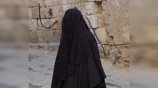 Burqa: బురఖా వెనుక కన్నీటి గాథ.. మొదట భర్త.. తర్వాత మామ.. సహించలేని దారుణాలు
