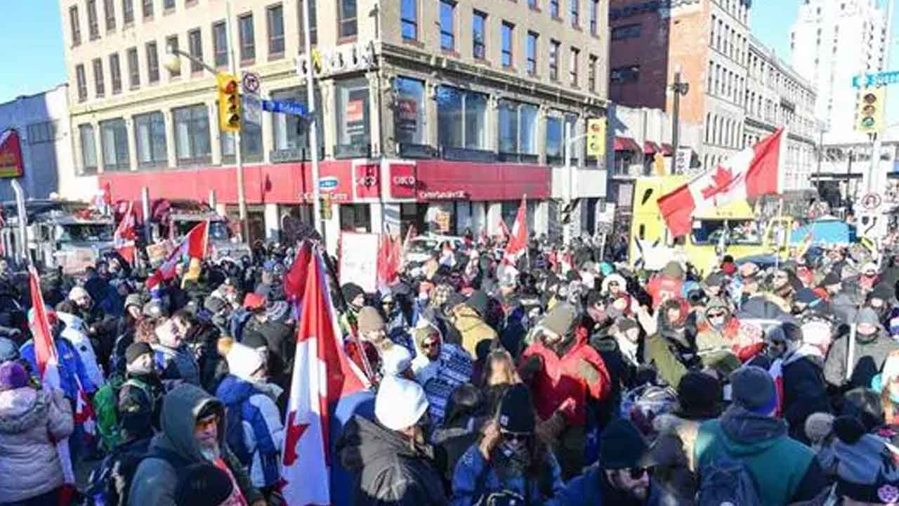 Canada Protest: కెనడాలో ఆందోళనలు ఉధృతం.. చేతులెత్తిసిన పోలీసులు.. అట్టావాలో ఎమర్జెన్సీ