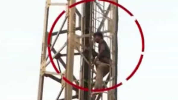 చనిపోయిన ఫ్రెండ్ రమ్మని పిలుస్తున్నాడు.. నేను వెళ్తున్నా.. సెల్ టవర్ ఎక్కి హల్ చల్