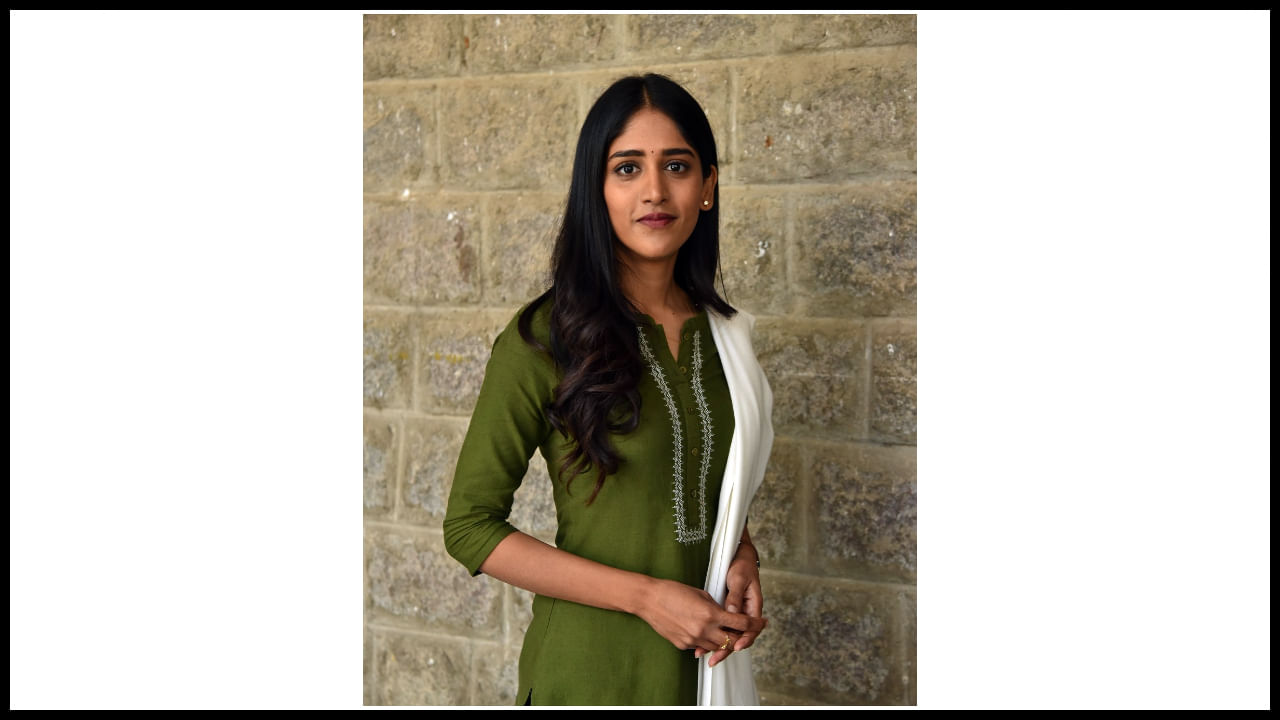 వరుస అవకాశాలతో బిజీగా మారిపోయిన కలర్ ఫోటో బ్యూటీ చాందిని చౌదరి ఫొటోస్ 