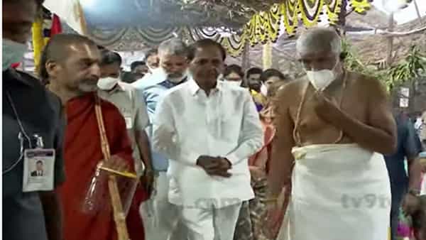 CM KCR at Muchintal: సమతా స్ఫూర్తి కేంద్రంలో సీఎం కేసీఆర్.. శ్రీరామనుజాచార్యుల సహస్రాబ్ది ఉత్సవాలపై సమీక్ష
