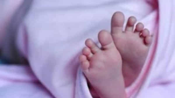 Crime news: గొంతులో కొబ్బరి ముక్క ఇరుక్కుని.. మూడున్నరేళ్ల బాలుడు మృతి