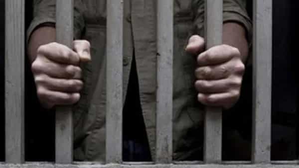 AP Crime News: చిత్తూరు జిల్లా జైలులో ఖైదీ ఆత్మహత్య.. కుటుంబసభ్యులు పట్టించుకోవడం లేదని..