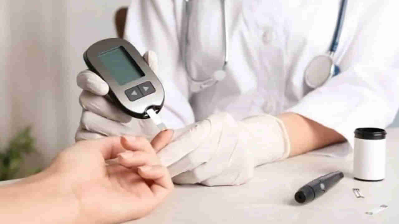 Diabetes: అకస్మాత్తుగా శరీరంలో చక్కర స్థాయిలు పెరిగిపోతే చాలా ప్రమాదం.. ఈ పరిస్థితి ఎలా ఎదుర్కోవాలంటే..