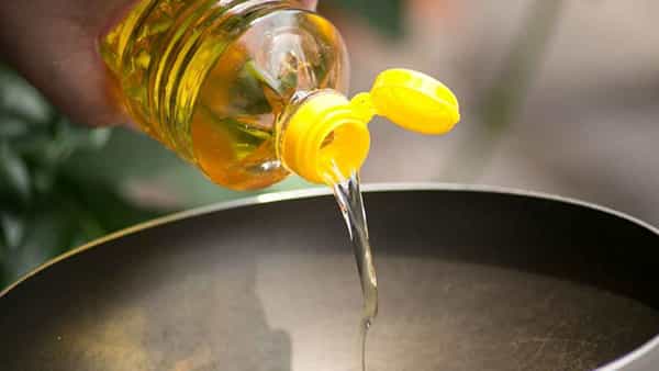 Edible Oil Price: సామాన్యులకు షాకింగ్ న్యూస్.. భారీగా పెరగనున్న వంట నూనె ధరలు.. కారణం ఇదే