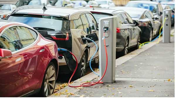 EV Charging Stations: ఆ నగరాల్లో పెరిగిన ఎలక్ర్టిక్ వాహన ఛార్జింగ్ స్టేషన్లు.. అక్కడే ఎందుకంటే..