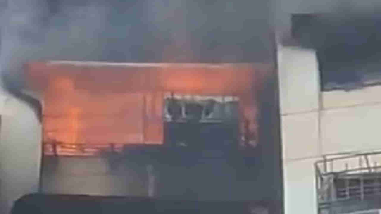 ముంబయిలో అగ్నిప్రమాదం.. భారీగా ఎగిసిపడ్డ మంటలు.. స్థానికుల్లో భయాందోళన