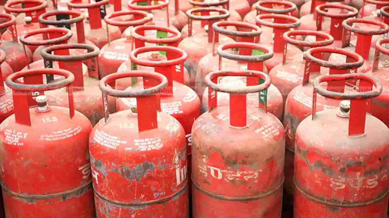 LPG Cylinder Price: సామాన్యులకు గుడ్‏న్యూస్.. తగ్గిన గ్యాస్ సిలిండర్ ధరలు.. మీ ప్రాంతంలో ఎంత ఉందంటే..