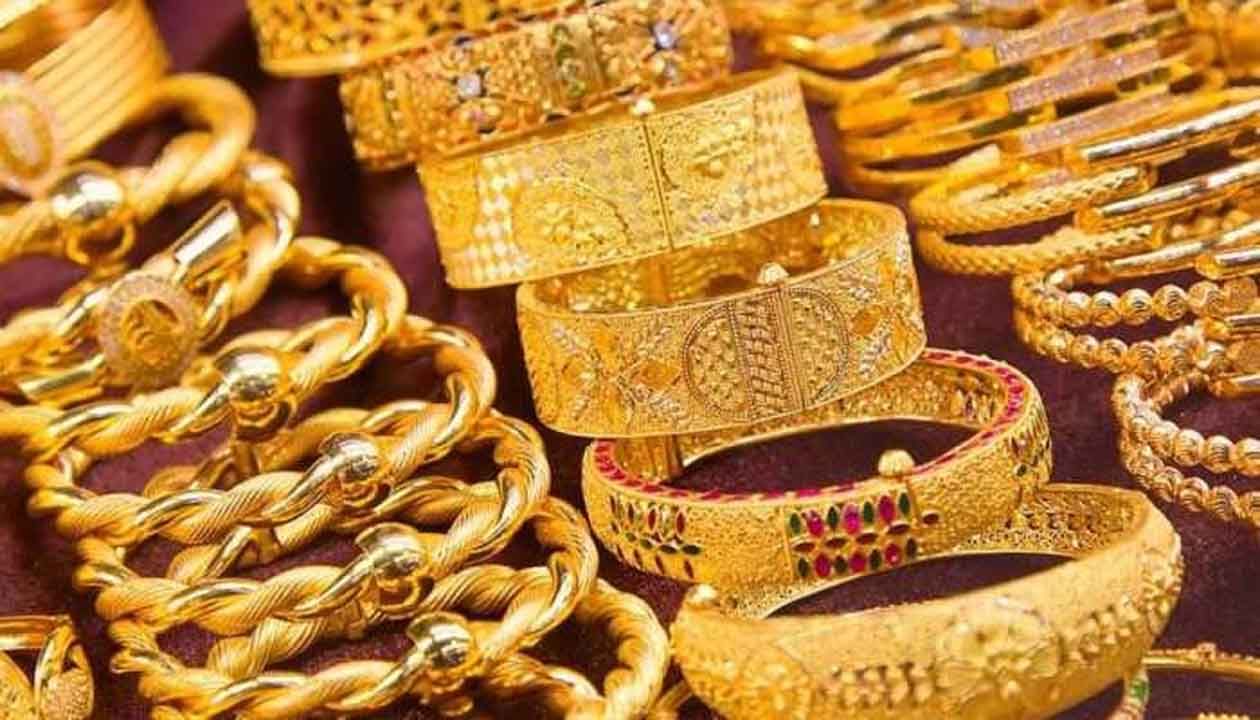 Gold Price Today: గోల్డ్‌ లవర్స్‌కి గుడ్‌ న్యూస్‌.. స్థిరంగా బంగారం ధరలు.. అక్కడ మాత్రం భారీ పెరుగుదల.