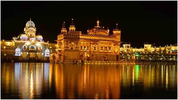 Tourist Places : భారతదేశంలో రాత్రిపూట మరింత అందంగా కనిపించే ప్రదేశాలు ఇవే