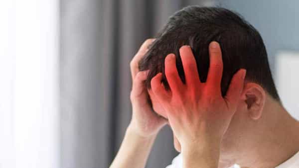 Headache: మీరు కావాలని చేసే ఈ తప్పులే తలనొప్పికి కారణం.. అవేంటో తెలుసా..?