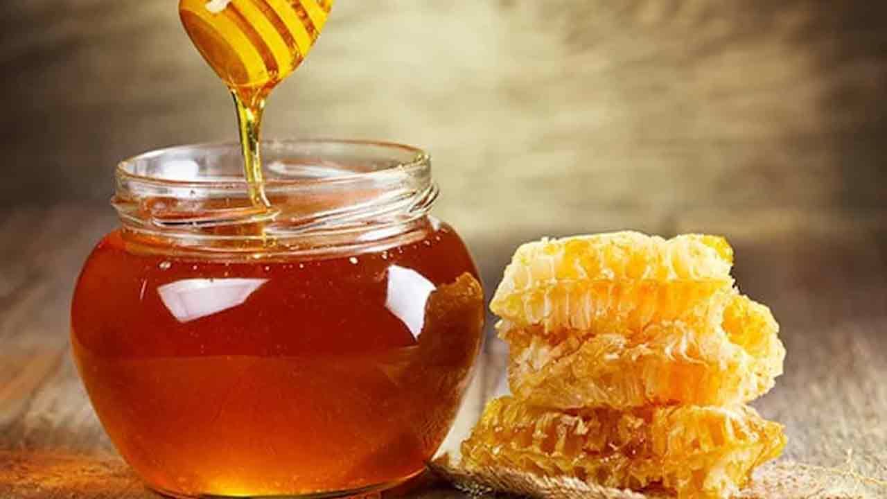 Honey Side Effects: రోగనిరోధక శక్తి అంటూ రోజూ తేనెను ఎక్కువగా తీసుకుంటున్నారా .. తేనె వలన కలిగే సైడ్ ఎఫెక్ట్స్ ఏమిటంటే..