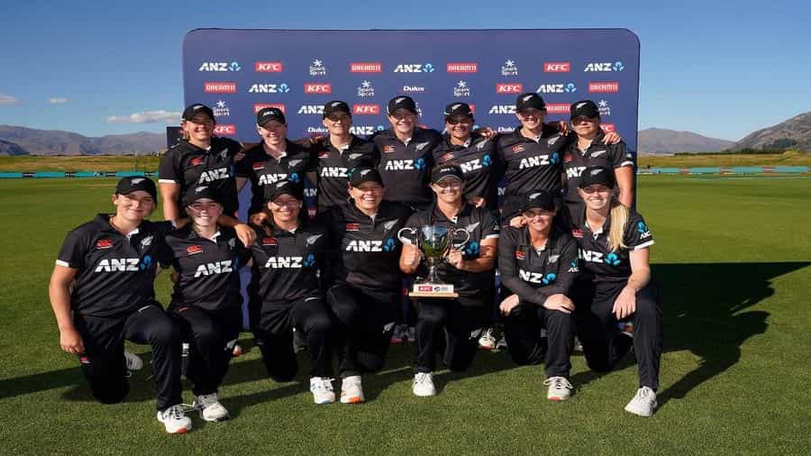 ICC మహిళల ప్రపంచ కప్ 2022 మార్చి 4 నుంచి న్యూజిలాండ్‌లో ప్రారంభమవుతుంది. బే ఓవల్‌లో న్యూజిలాండ్, వెస్టిండీస్ మధ్య తొలి మ్యాచ్ జరగనుంది. భారత జట్టు మార్చి 6న పాకిస్థాన్‌తో తన ప్రచారాన్ని ప్రారంభించనుంది. (PC-WHITEFERNS)