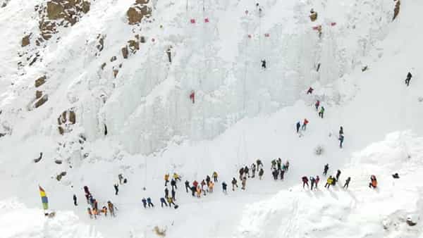 Ice Wall Climbing: లడఖ్లో తొలిసారిగా ఐస్ వాల్ క్లైంబింగ్ పోటీలు.. భారీగా పాల్గొన్న పర్వతారోహకులు
