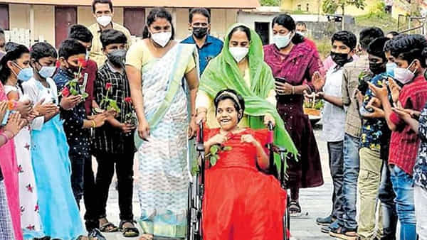చిన్నారి చిరు కోరిక.. క్లాస్ రూం దిగొచ్చిన వేళ.. విషయం తెలిస్తే ఫిదా అవడం పక్కా