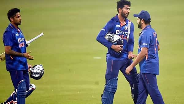 IND vs SL: టీమిండియాకు మరో ఎదురు దెబ్బ.. శ్రీలంక సిరీస్కు దూరం కానున్న స్టార్ బ్యాట్స్మెన్..!