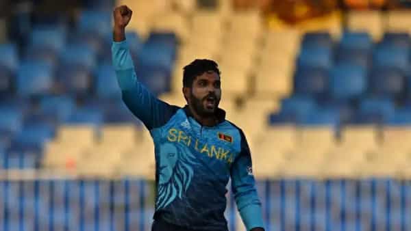 IND vs SL: శ్రీలంక టీంకు భారీ ఎదురుదెబ్బ.. కరోనా బారిన కీలక ఆటగాడు.. టీ20 సిరీస్ నుంచి ఔట్..!