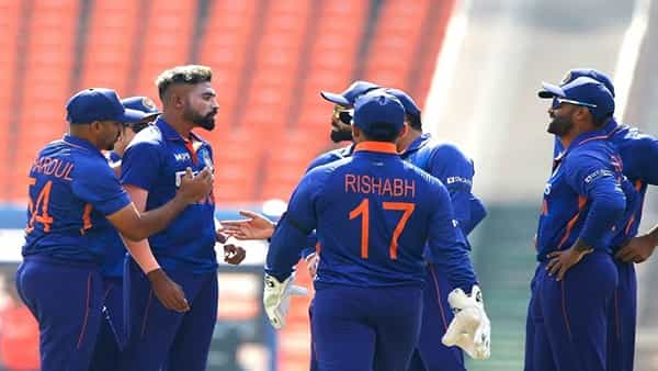 IND VS WI: చాహల్-సుందర్ దెబ్బకు వెస్టిండీస్ బ్యాట్స్మెన్స్ విలవిల.. 176 పరుగులకే ఆలౌట్..!