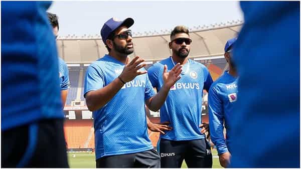 IND vs WI: విరాట్ కోహ్లీ రికార్డ్ని బద్దలు కొట్టిన రోహిత్ శర్మ.. ఏ విషయంలో తెలుసా..?