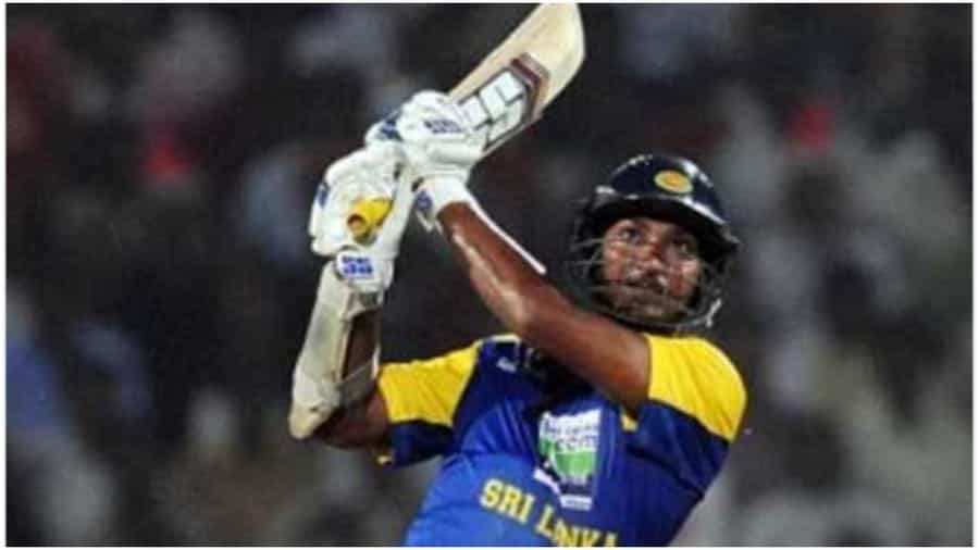 శ్రీలంక - 215/5 VS ఇండియా, 2009: డిసెంబర్ 9న నాగ్పూర్లో జరిగిన మ్యాచ్లో కుమార సంగక్కర 37 బంతుల్లో 78 పరుగులు చేసి శ్రీలంకను 20 ఓవర్లలో 215 పరుగులకు చేర్చాడు. భారత్-శ్రీలంక టీ20 సిరీస్లో ఇది రెండో అత్యధిక స్కోరు.(ఫోటో:AFP)