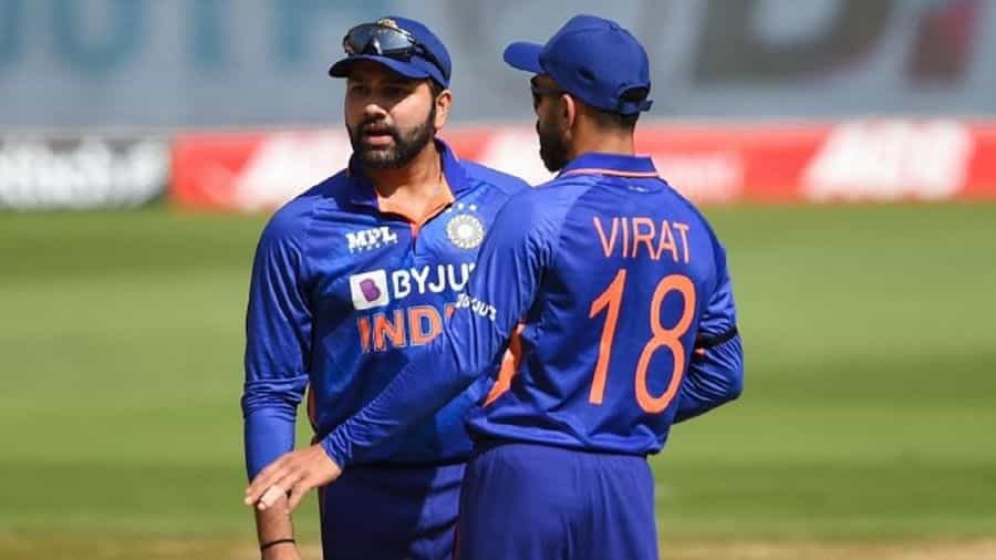 ప్రస్తుతం కరోనా వైరస్, బయో బబుల్ సమస్య చాలా అయినప్పటికీ, టీమిండియా మ్యాచ్లు నిరంతరం జరుగుతున్నాయి. వచ్చే టీ20 ప్రపంచకప్ వరకు టీమిండియా షెడ్యూల్ చాలా బిజీగా ఉంది. మీడియా నివేదికల గురించి మాట్లాడుతూ, టీ20 ప్రపంచకప్కు ముందు బీసీసీఐ మరో మూడు విదేశీ పర్యటనలను ప్లాన్ చేస్తోంది. (PC- BCCI)