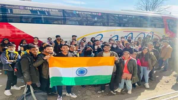 Russia Ukraine War: ఉక్రెయిన్లోని భారతీయులకు కీలక సూచనలు.. ఇండియన్ ఎంబసీ కొత్త గైడ్లైన్స్ జారీ