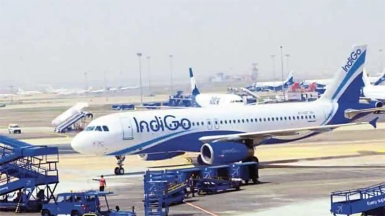 IndiGo Profit: కరోనాతో అన్ని రంగాలు నష్టపోయాయి. ప్రస్తుతం కరోనా వైరస్‌ తగ్గుముఖం పడుతుండటంతో కొన్ని కంపెనీలు ఇప్పుడిప్పుడు కోలుకుంటున్నాయి. ఇక విమానయాన రంగంలో కూడా నష్టాలు సంభవించాయి. అవి కూడా ఇప్పుడిప్పుడు కోలుకుంటున్నాయి.