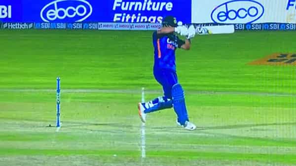 IND vs SL: టీమిండియాకు ఎదురు దెబ్బ.. బౌన్సర్ తగిలి ఆస్పత్రిలో చేరిన ఆటగాడు..