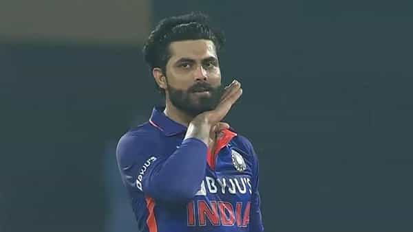IND vs SL: తగ్గేదే లే అంటున్న రవీంద్ర జడేజా.. లైవ్ మ్యాచ్లో పుష్ప సీన్ చూపించిన ఆల్రౌండర్..