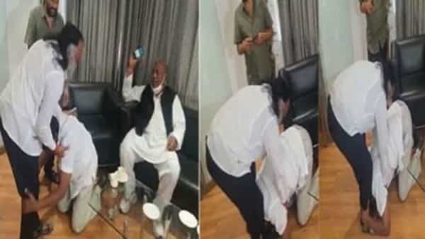 Jagga Reddy: అన్నా.. కాంగ్రెస్ వీడొద్దు.. వీహెచ్ ఎదుట జగ్గారెడ్డి కాళ్లు పట్టుకుని బ్రతిమాలిన పీసీసీ నేత