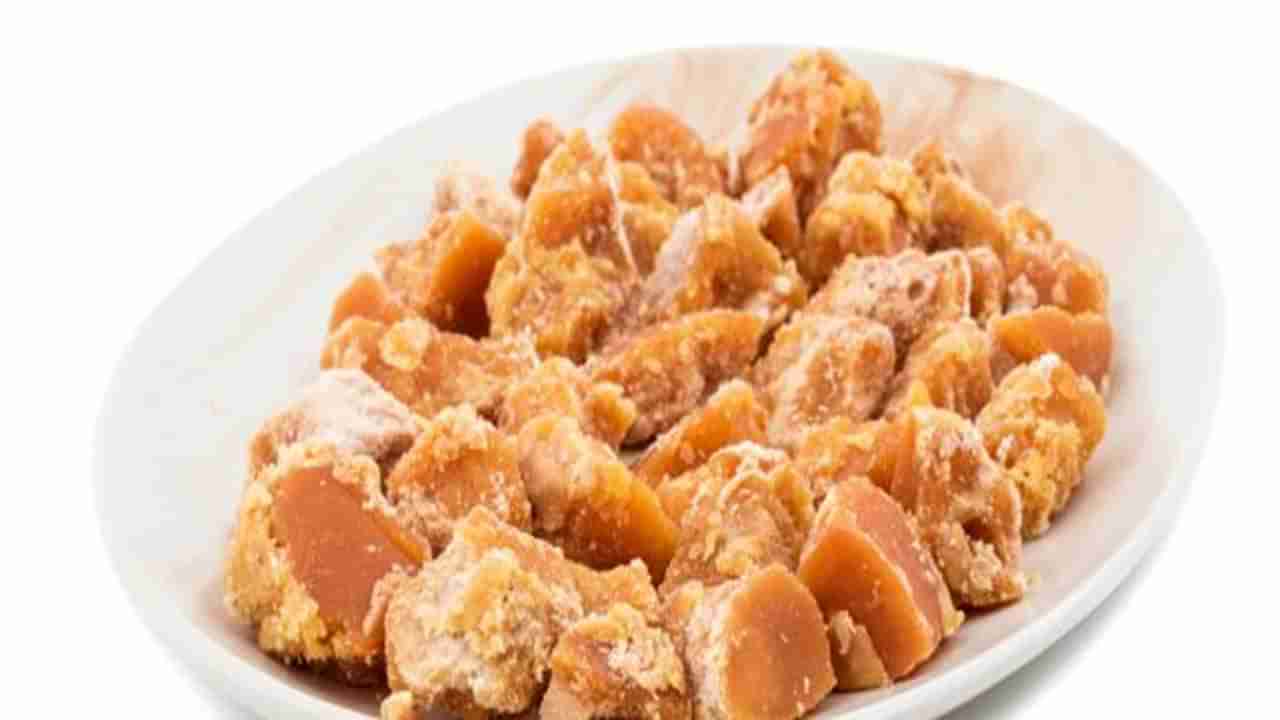 Jaggery: మహిళలకు గమనిక.. ఆ సమయంలో కచ్చితంగా బెల్లం తినాలి.. ఎందుకంటే..?