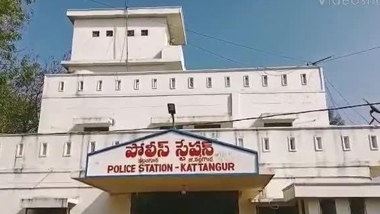 Telangana crime: వ్యక్తిని చితకబాదిక ఎస్సై.. రక్తం వచ్చేలా బెల్టుతో దాడి.. చర్యలకు ఎస్పీ ఆదేశం