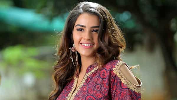 Kavya Thapar: తప్పతాగి పోలీసులకు దొరికిన టాలీవుడ్ హీరోయిన్.. మద్యం మత్తులో హల్చల్ చేసిన నటి