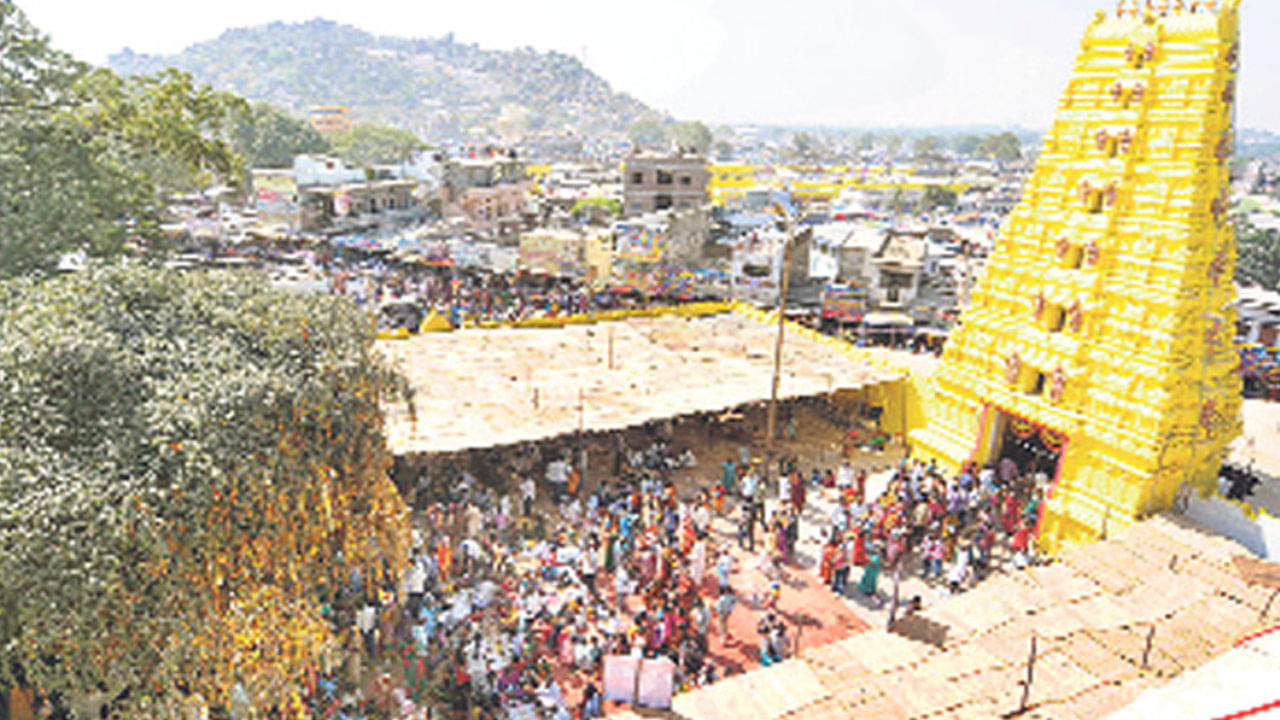 కొమురవెల్లి ఆలయంలో చోరీకి విఫలయత్నం.. పట్టుకుని దేహశుద్ధి చేసిన స్థానికులు.. ట్విస్ట్ ఏంటంటే