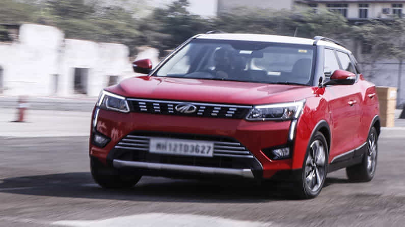 Mahindra Cars: ఆటోమొబైల్ దిగ్గజం మహీంద్రా అండ్ మహీంద్రా ఫిబ్రవరి నెల వరకు పలు మోడళ్ల కార్లపై భారీ డిస్కౌంట్లు అందిస్తున్నట్లు వెల్లడించింది. కొత్త కారు కొనుగోలు చేసేవారికి ఇది మంచి అవకాశం.