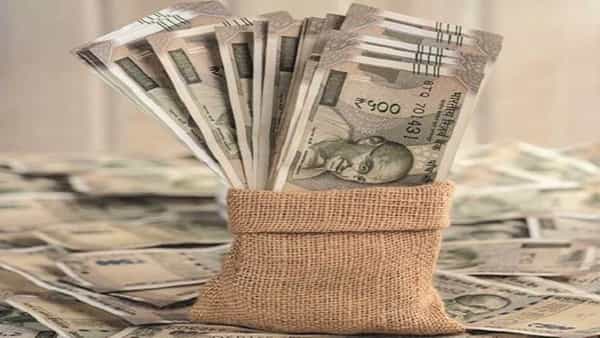 Mahindra Finance: కస్టమర్ల కోసం మహీంద్రా ఫైనాన్స్ ప్రత్యేక డిపాజిట్ పథకం.. వారికి ఎక్కువ వడ్డీ రేటు..!